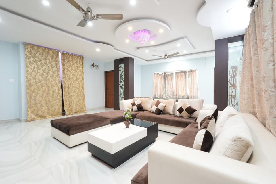 Paradise Home Stay, Near Srinivasam TTD Ticket Counter Opp Bus Stand Vacation rental in Tirupati