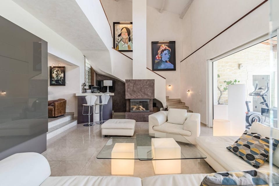 Communal lounge/ TV room, Living room