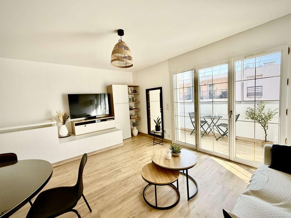 T3- Rénové- Clim- Plages- Commerces Apartment in Le Lavandou