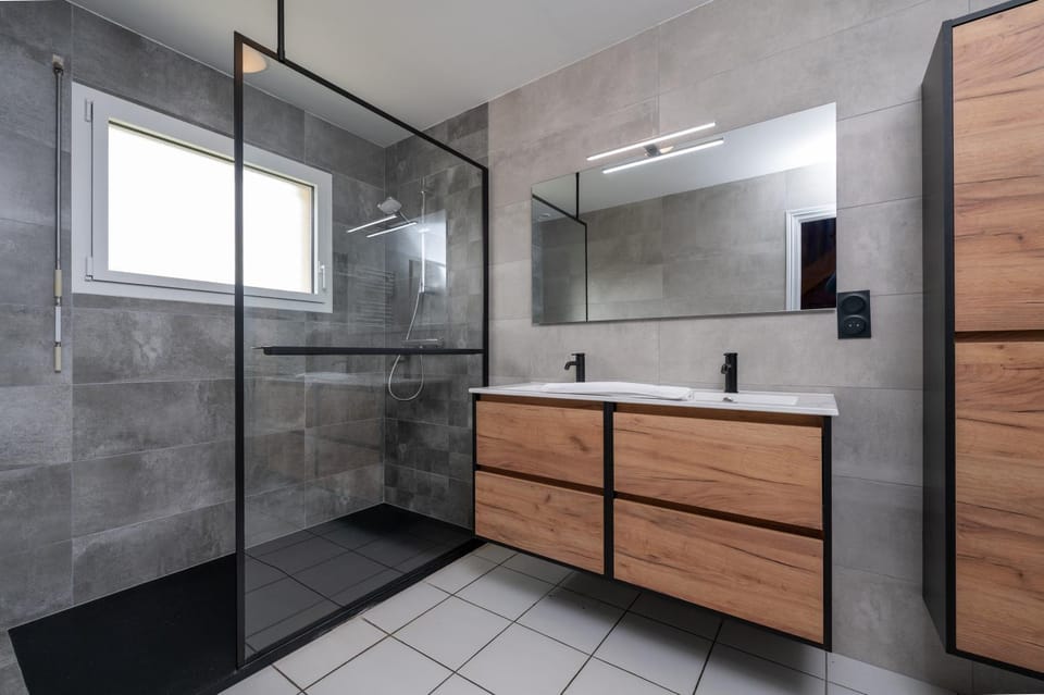 Bathroom, Living room