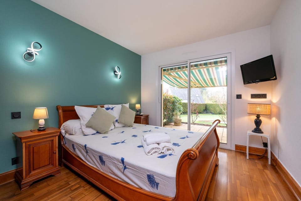 Living room, Bedroom