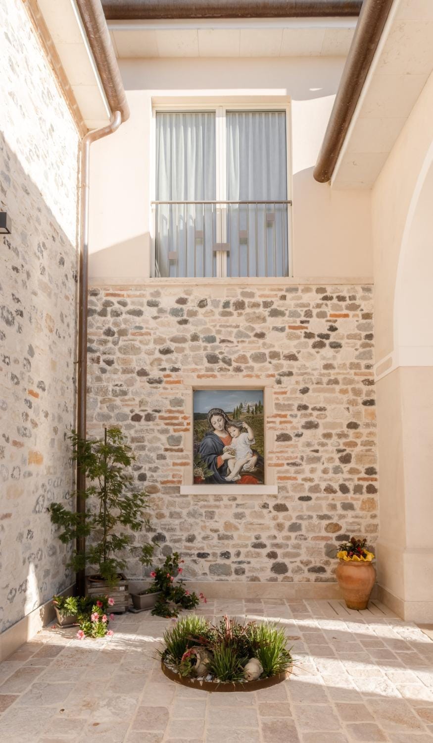 Property building, Day, Garden, Decorative detail, Garden view