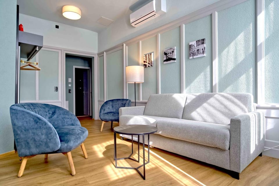 Living room, Seating area, air conditioner