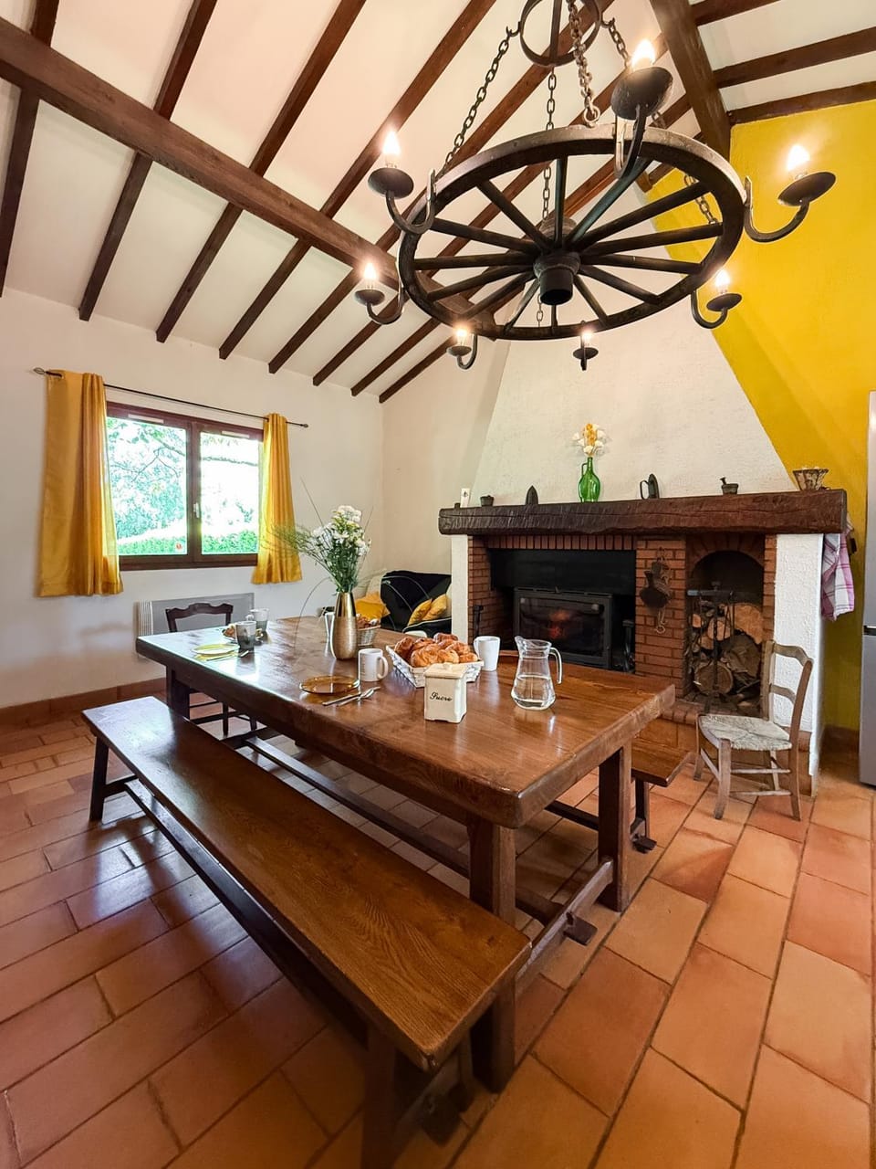 Living room, Seating area, Dining area