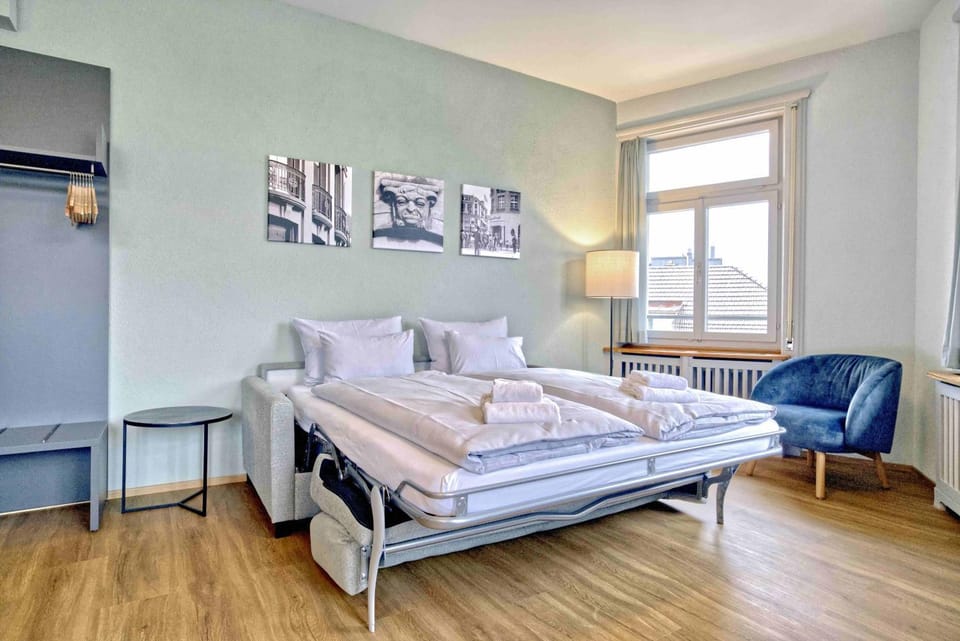 Bed, Living room