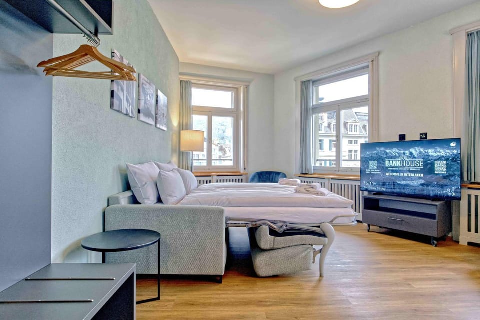 Bed, TV and multimedia, Living room, Seating area