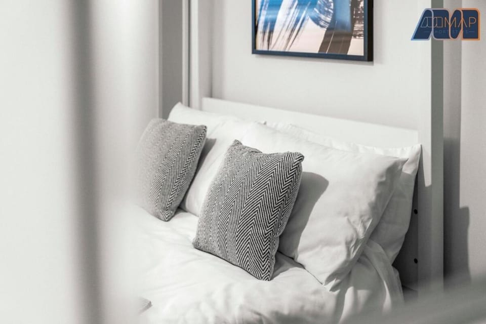 3Bed Home Sleeps 6 w Private Parking Apartment in Dunfermline