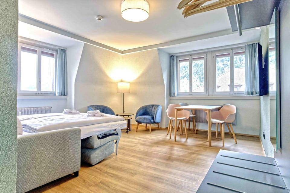 Bed, Living room, Photo of the whole room, Dining area