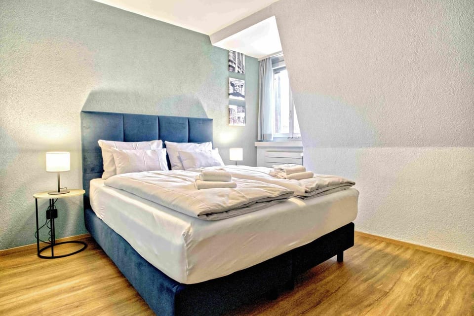 Bed, Photo of the whole room, Bedroom, towels