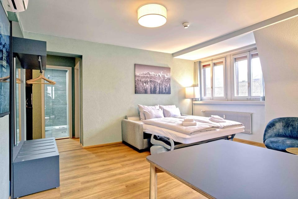 Bed, Living room, Photo of the whole room, Seating area