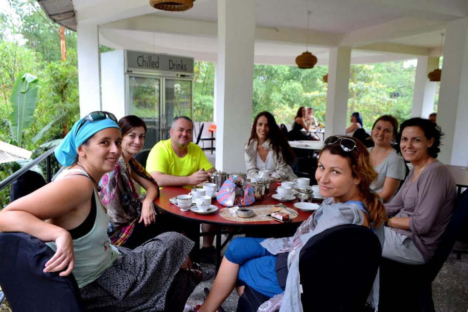 Restaurant/places to eat, group of guests