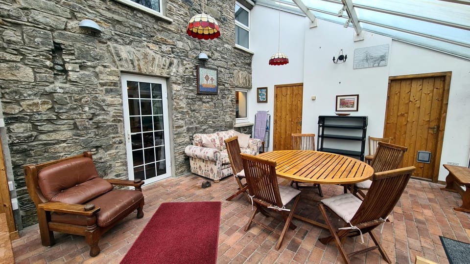 Living room, Seating area, Dining area, flat iron