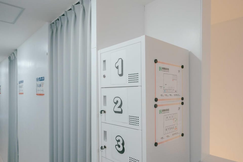 locker, locker