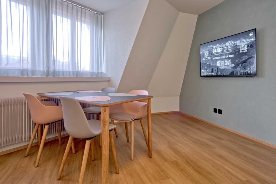 TV and multimedia, Living room, Seating area, Dining area