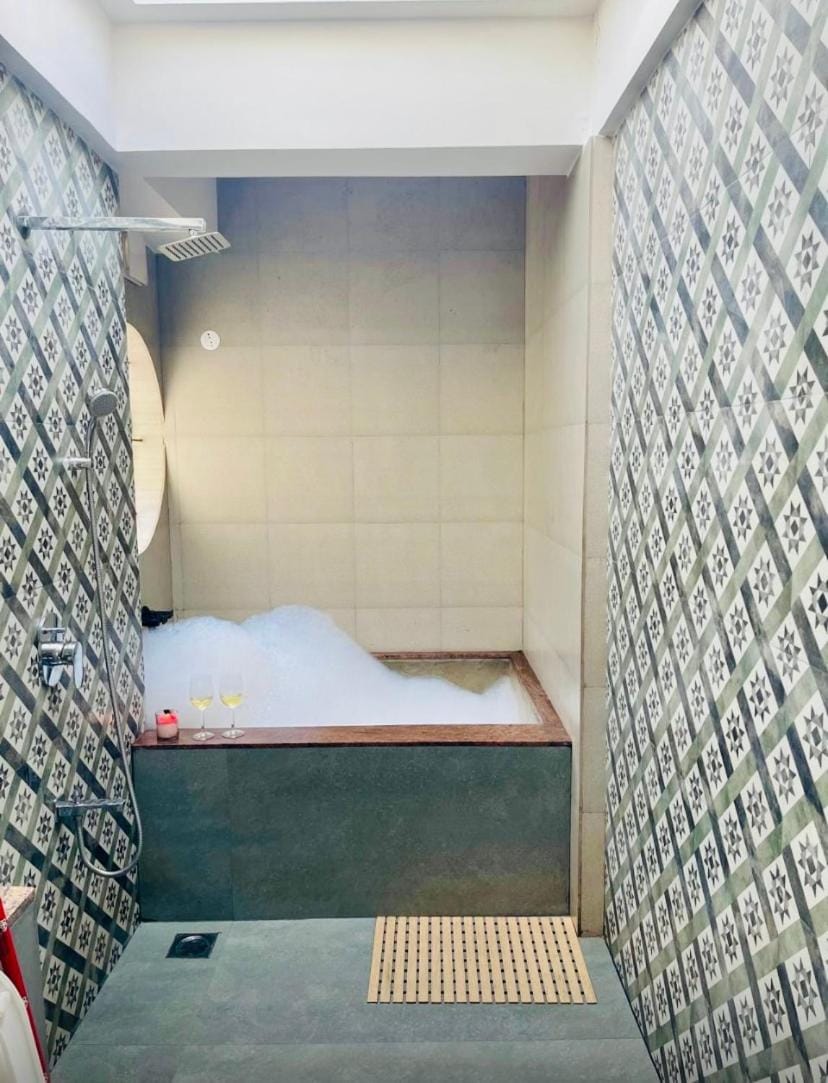 Bathroom, Bath