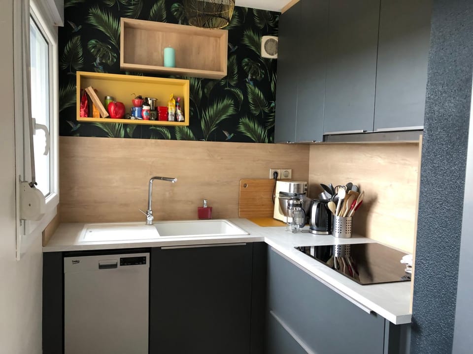 Kitchen or kitchenette