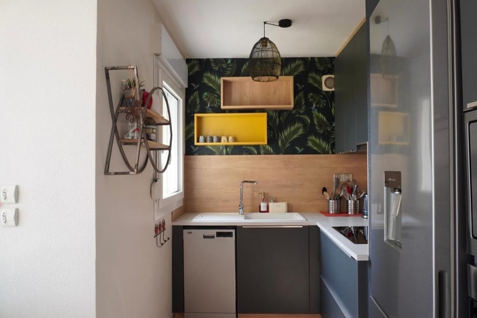 Beautiful apartment with sea and garden view Apartment in Louannec