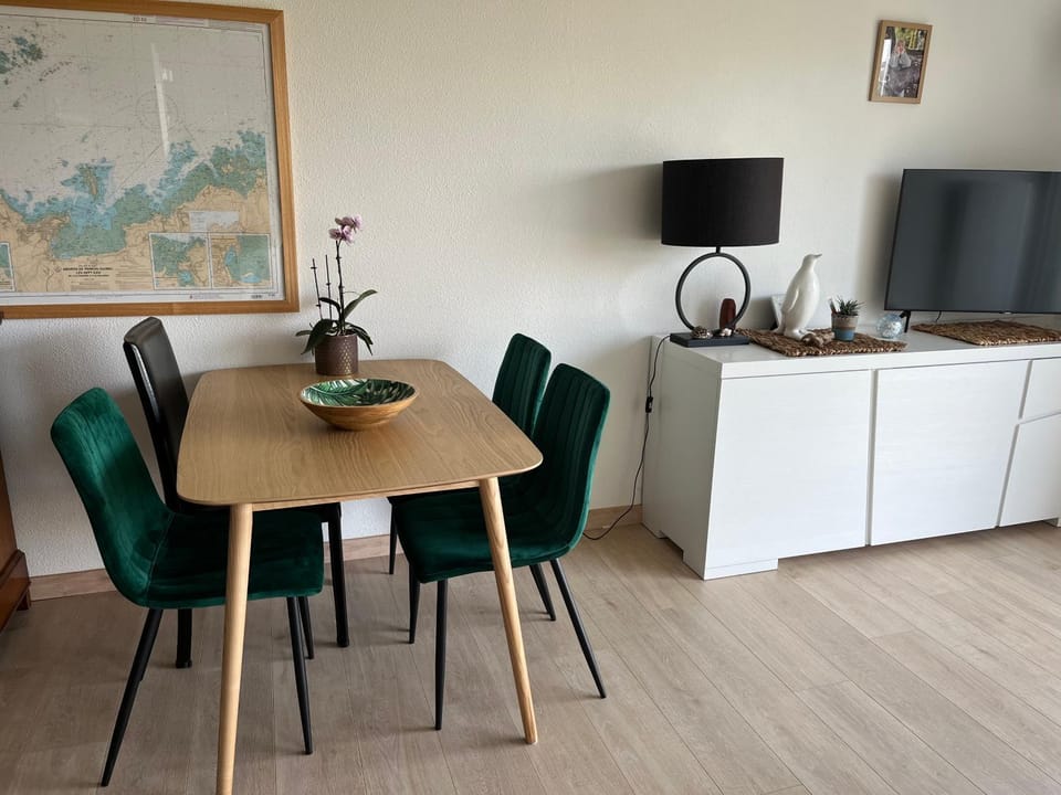 Beautiful apartment with sea and garden view Apartment in Louannec