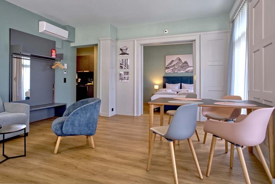 Living room, Seating area, Dining area, Bedroom, air conditioner