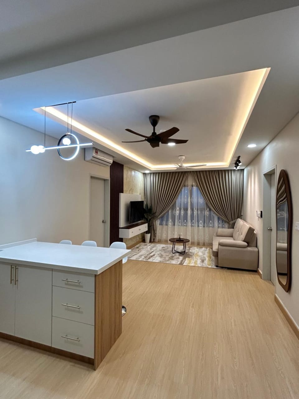 Living room, Photo of the whole room