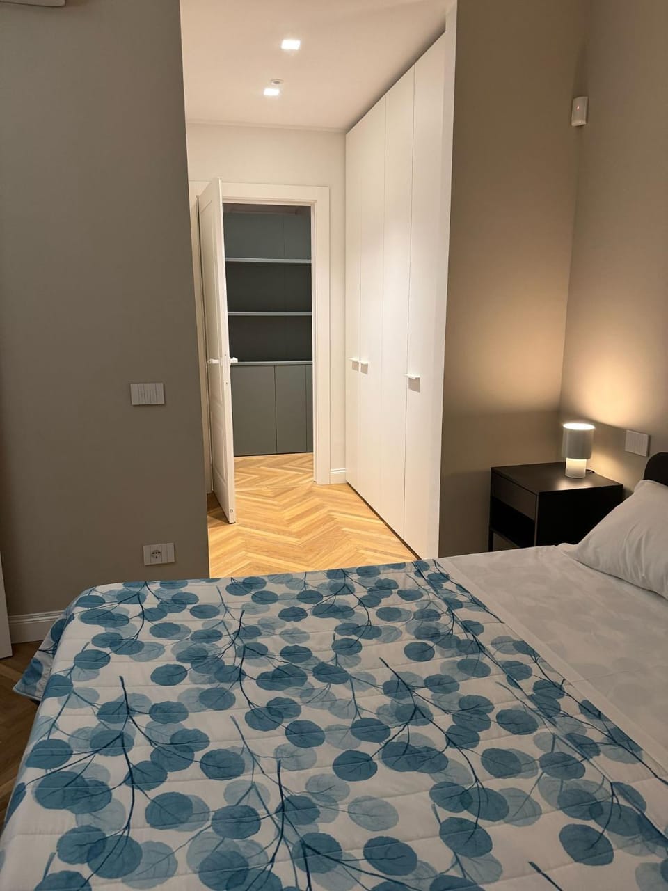 Bed, Photo of the whole room, Bedroom, wardrobe