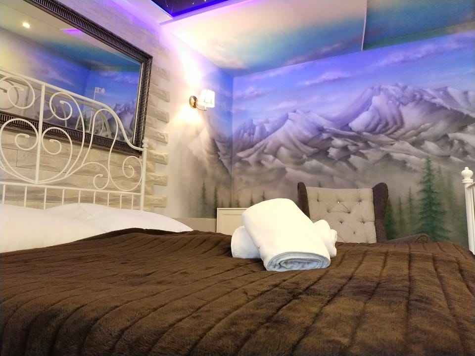 Bed, Seating area