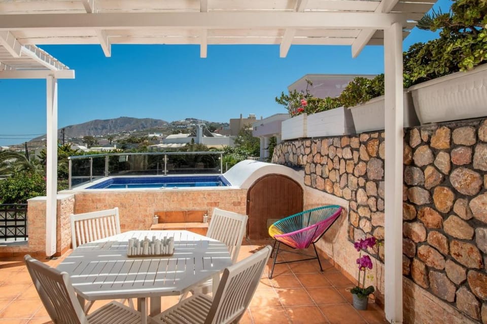 Balcony/Terrace, Mountain view, Pool view