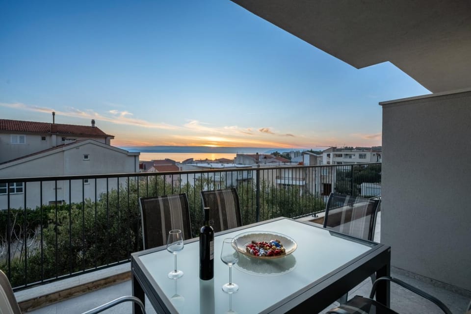 Natural landscape, View (from property/room), Balcony/Terrace, Seating area