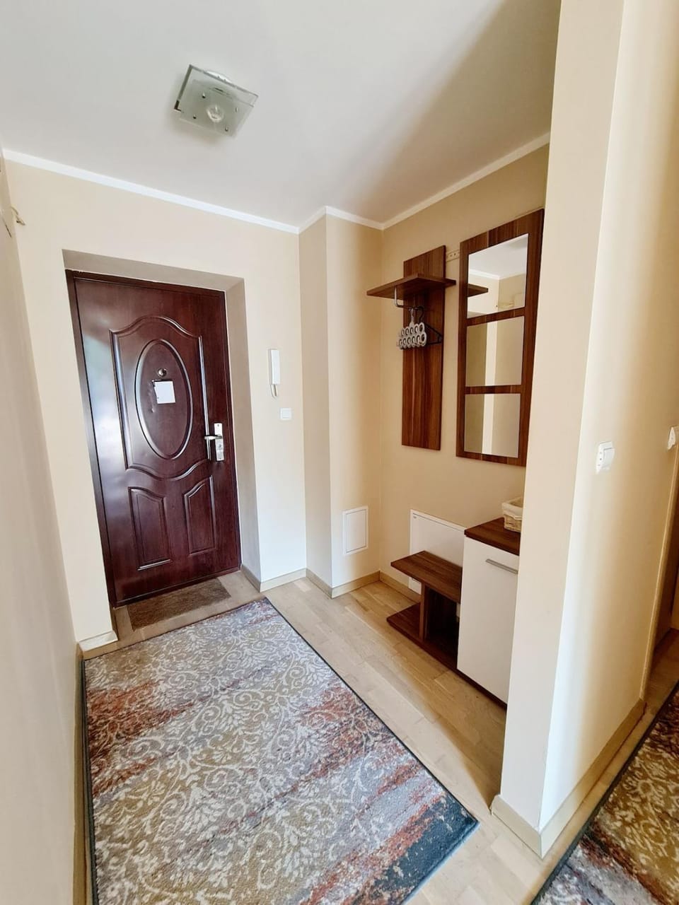 Cozy open space home near Old city center of Timisoara with private parking space Apartment in Timisoara