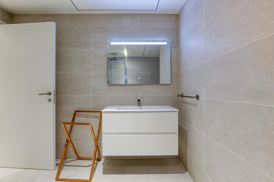 20th Floor, Mercury tower Apartment in Saint Julians