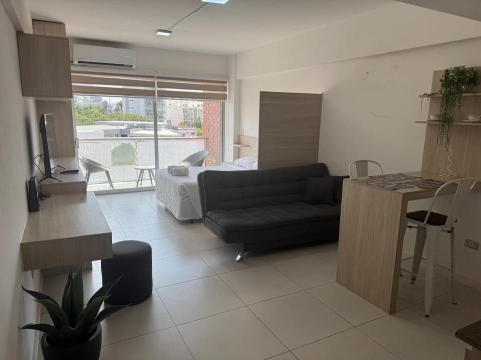 ZONA VIP elegante y comodo APARTAMENTO FAMILIAR CON BALCON y hermosa vista a la calle, canal isuto zona equipetrol Apartment in Santa Cruz de la Sierra