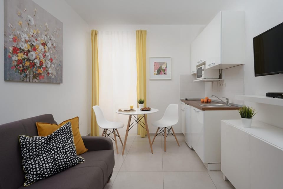 Kitchen or kitchenette, Living room, Dining area