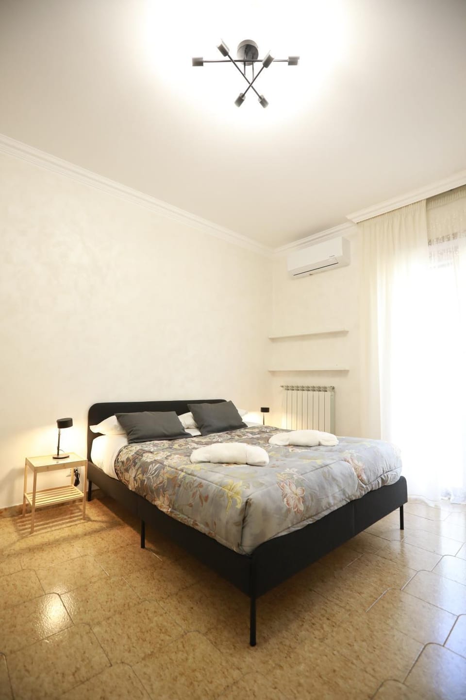 Bed, Bedroom, air conditioner