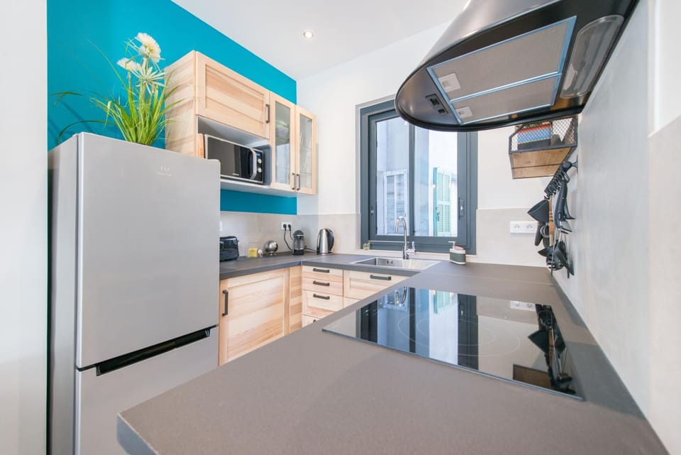 Kitchen or kitchenette, dishwasher, oven, stove