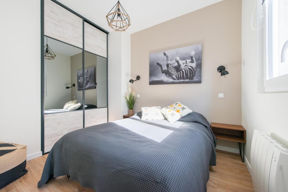 Bed, Photo of the whole room, Bedroom