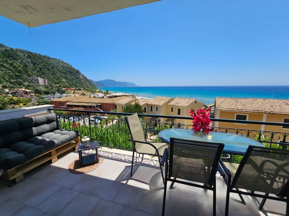 Day, View (from property/room), Balcony/Terrace, Dining area, Sea view