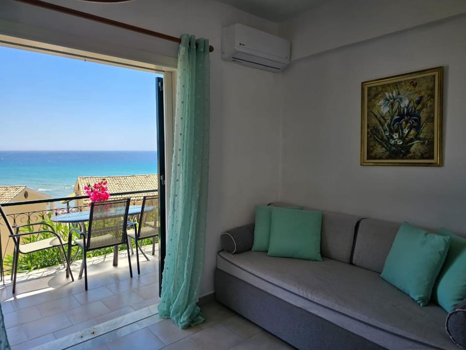Balcony/Terrace, Living room, Seating area, Sea view