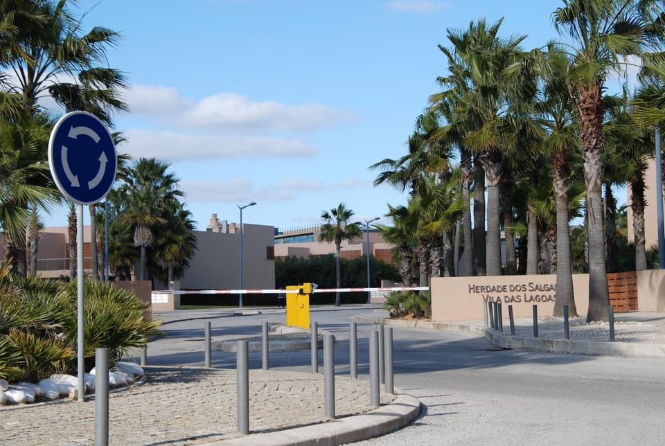 Facade/entrance, Lobby or reception, Street view