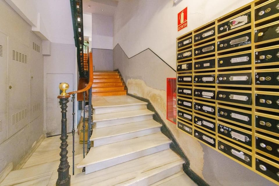 Exclusive temporary flat with central balconies Temporal AFI332D Apartment in Centro