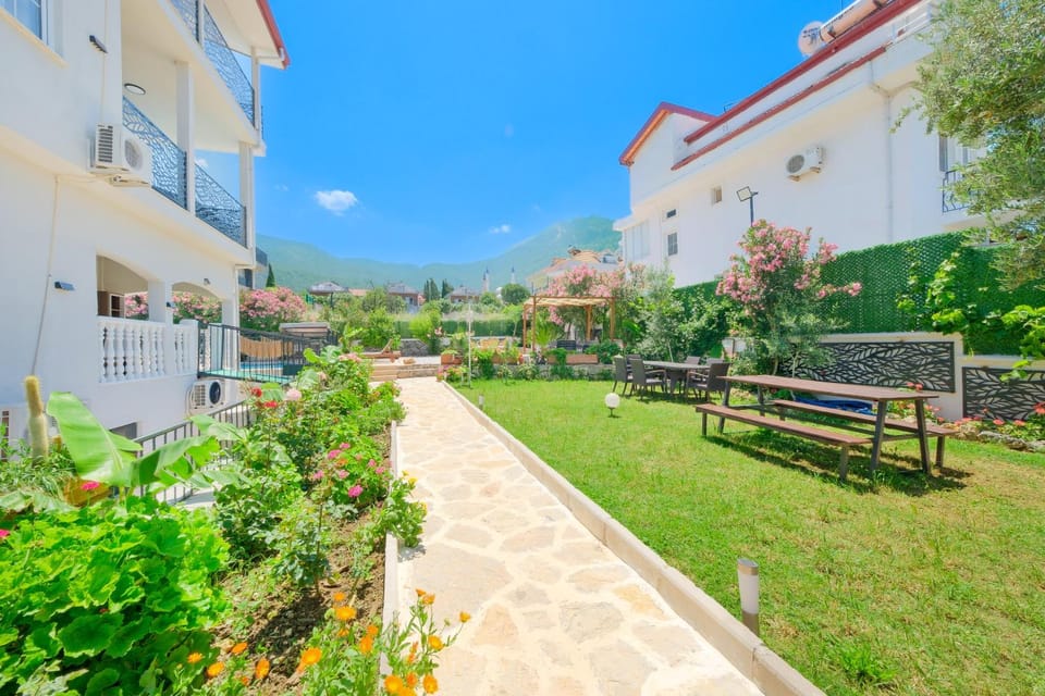 Property building, Spring, Day, Natural landscape, Garden, Garden view, Mountain view