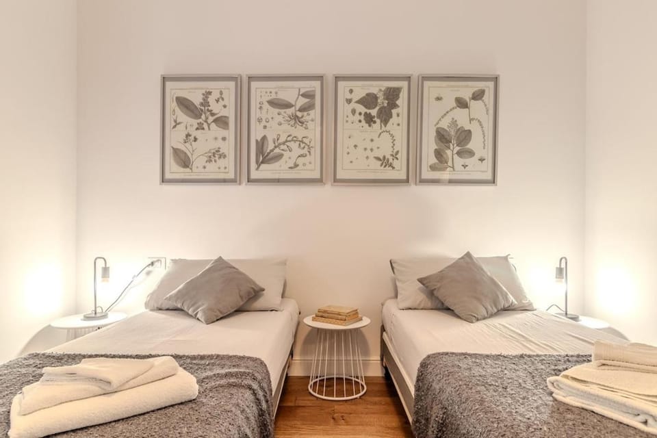 Blue Como 3 Spacious Family Apt, Lake View & Parking Apartment in Como