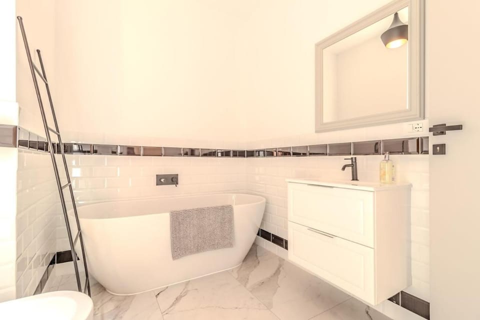 Blue Como 3 Spacious Family Apt, Lake View & Parking Apartment in Como