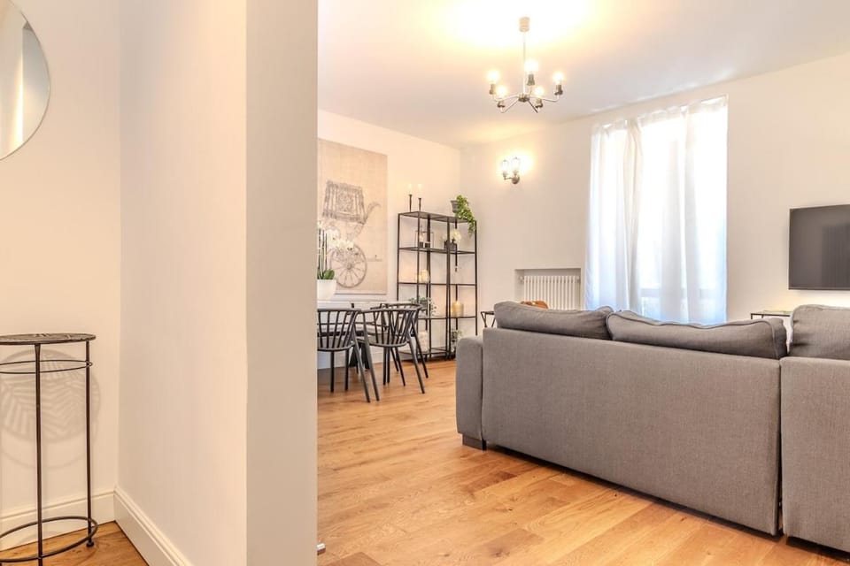 Blue Como 3 Spacious Family Apt, Lake View & Parking Apartment in Como