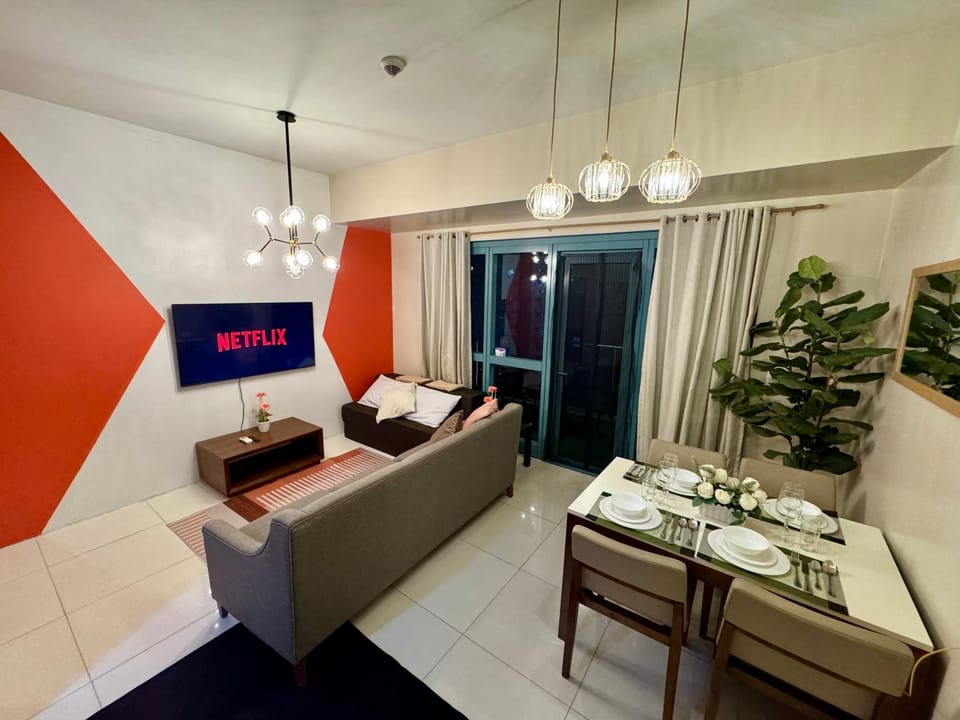 BGC One Uptown 2bedroom with balcony and 1 free parking Apartment hotel in Makati