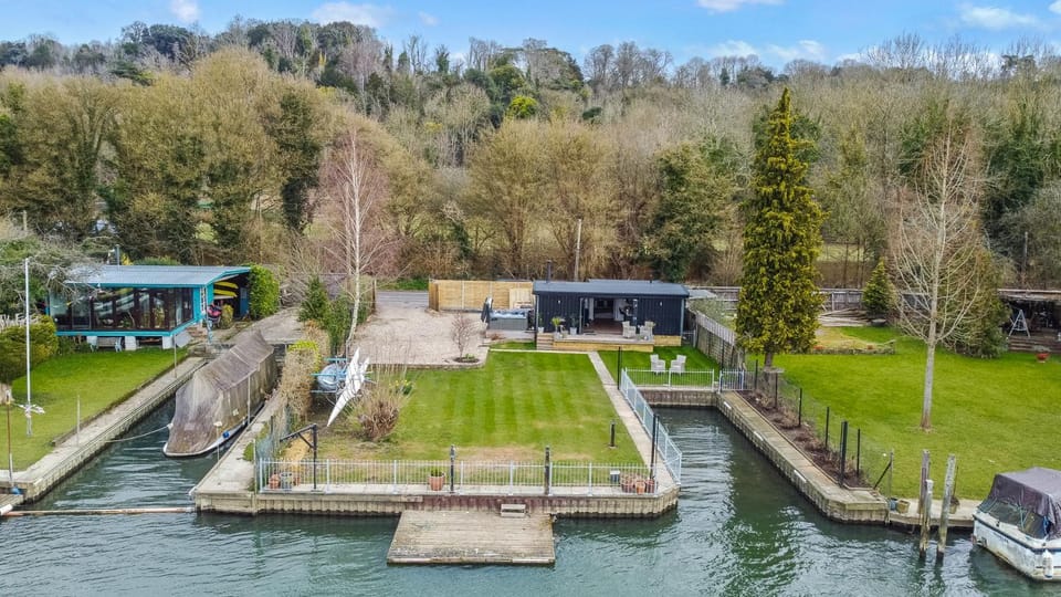 River Cabin Cabin in South Oxfordshire District