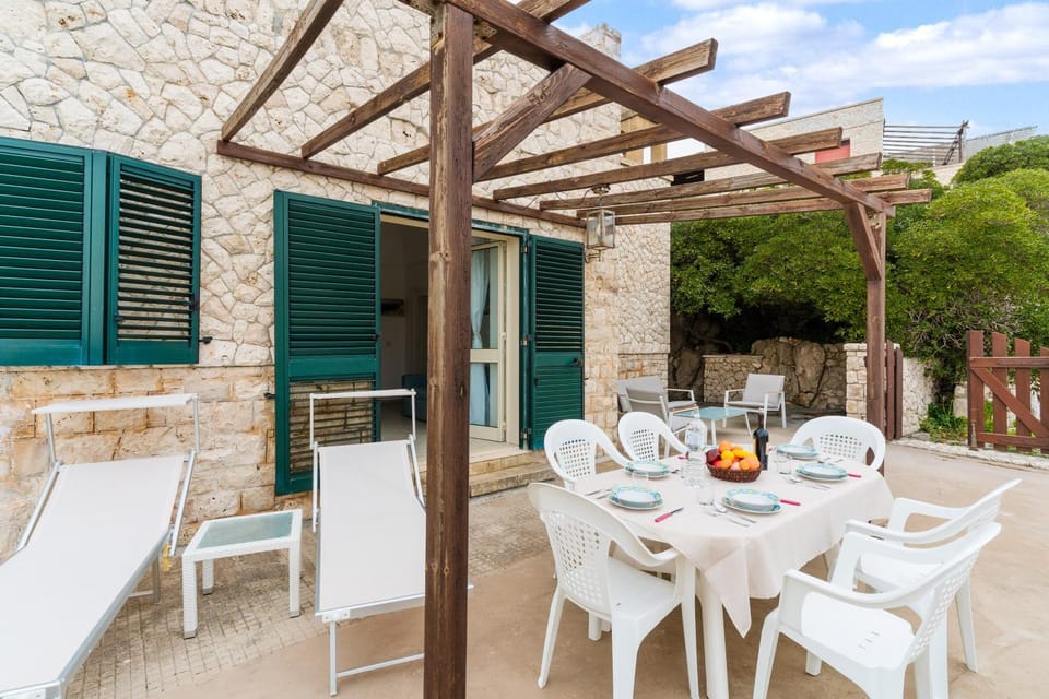 Property building, Patio, Balcony/Terrace