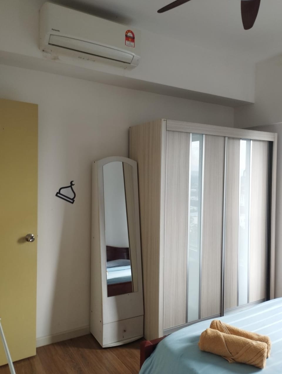 Bedroom, towels, wardrobe, air conditioner