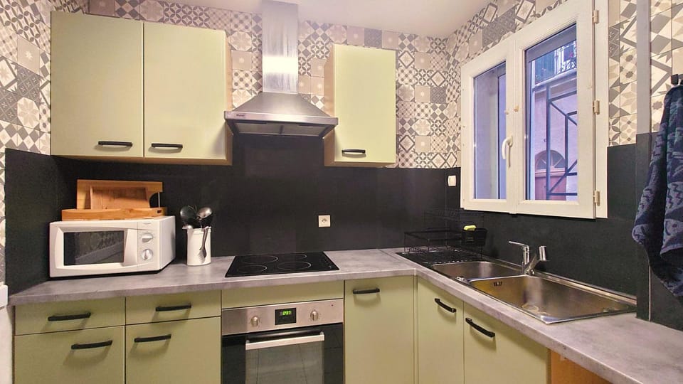Kitchen or kitchenette, oven, stove, toaster