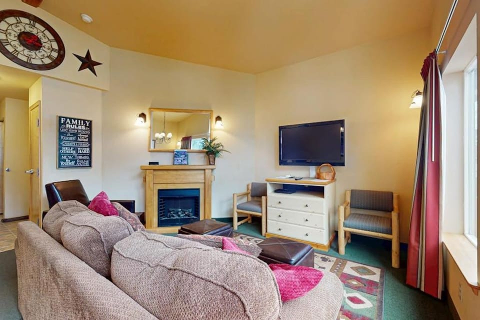 Icicle Village Resort Condo #407 Apartment in Leavenworth
