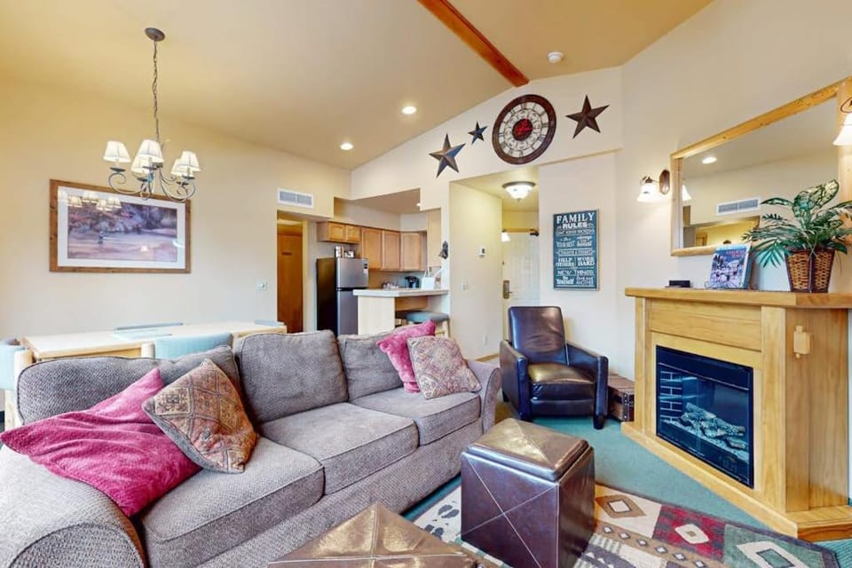 Icicle Village Resort Condo #407 Apartment in Leavenworth